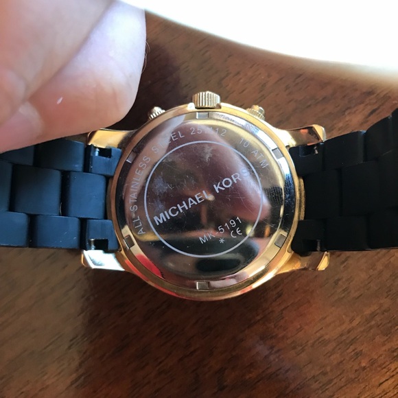 Michael Kors - Picture 3 of 3